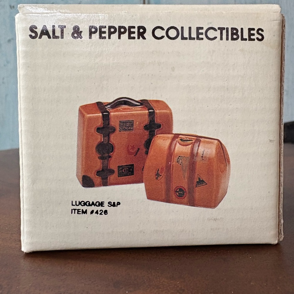 Vintage Ceramic Suitcase Salt & Pepper Set - new in original box! - Picture 5 of 10